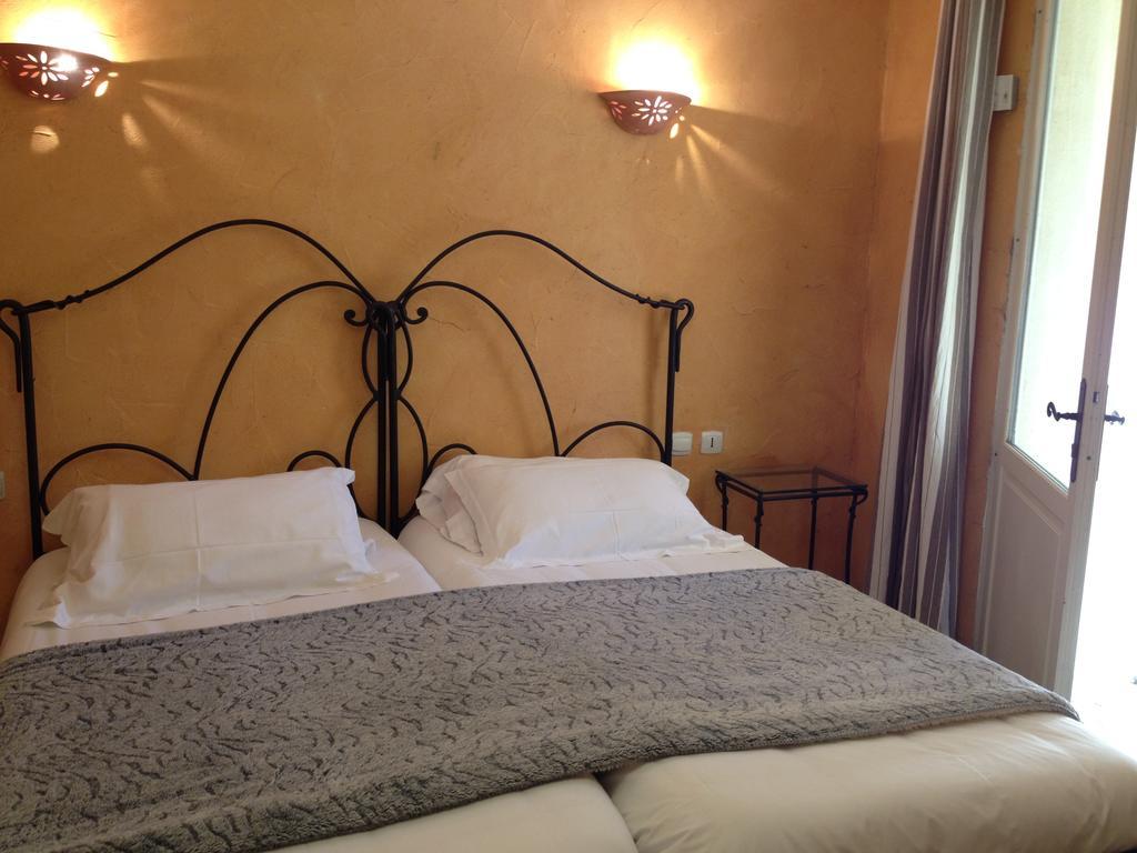Hotel Lou Caleu Restaurant Le Rocher Des Abeilles Saint-Martin-de-Castillon Exteriér fotografie