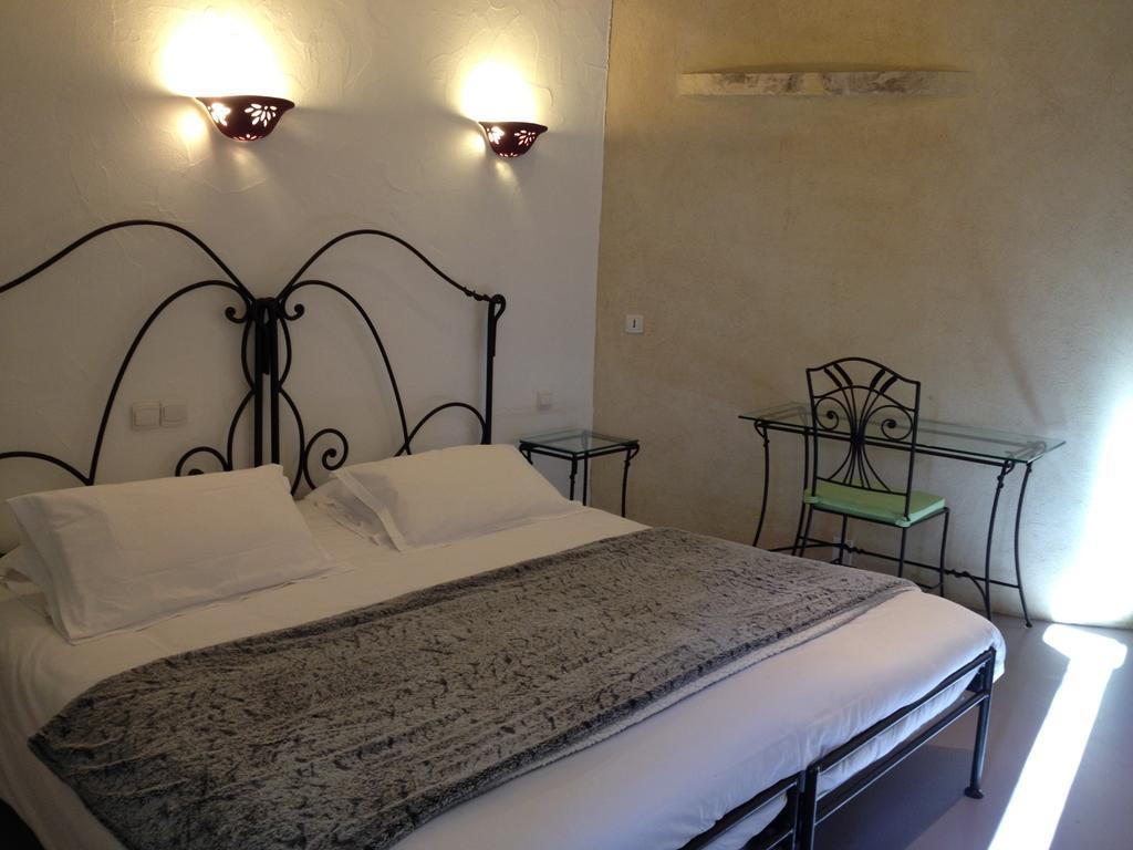 Hotel Lou Caleu Restaurant Le Rocher Des Abeilles Saint-Martin-de-Castillon Pokoj fotografie