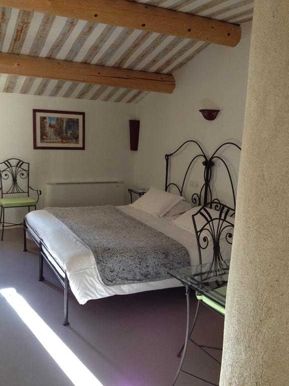 Hotel Lou Caleu Restaurant Le Rocher Des Abeilles Saint-Martin-de-Castillon Pokoj fotografie