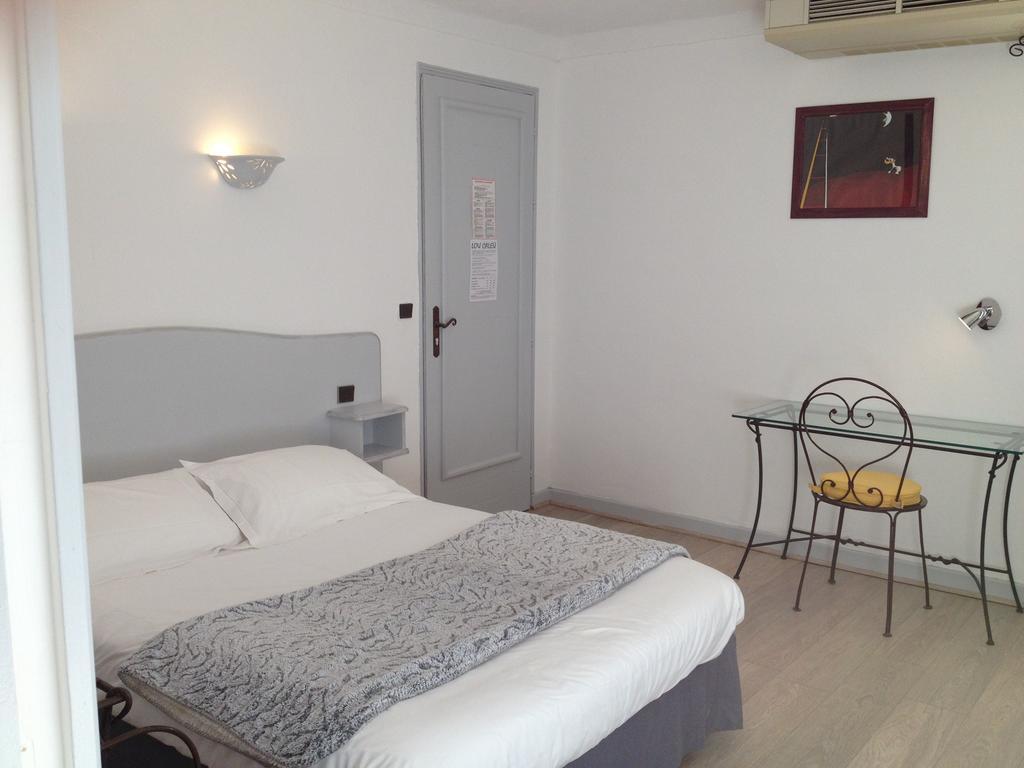 Hotel Lou Caleu Restaurant Le Rocher Des Abeilles Saint-Martin-de-Castillon Pokoj fotografie