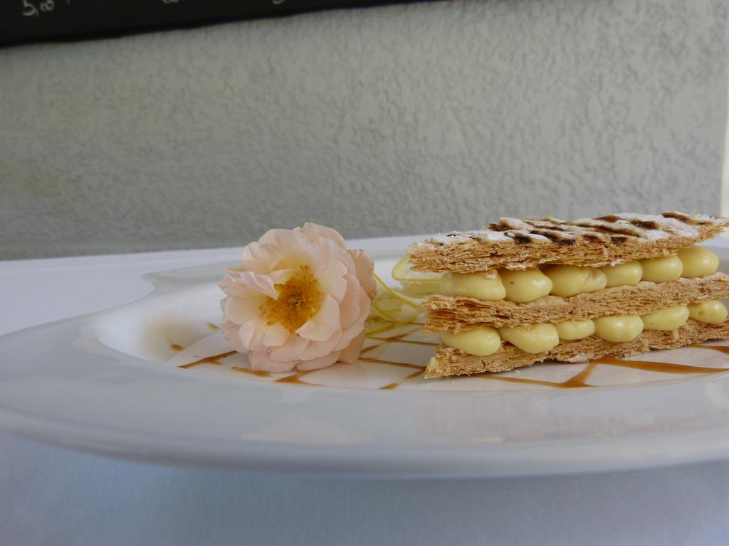 Hotel Lou Caleu Restaurant Le Rocher Des Abeilles Saint-Martin-de-Castillon Exteriér fotografie