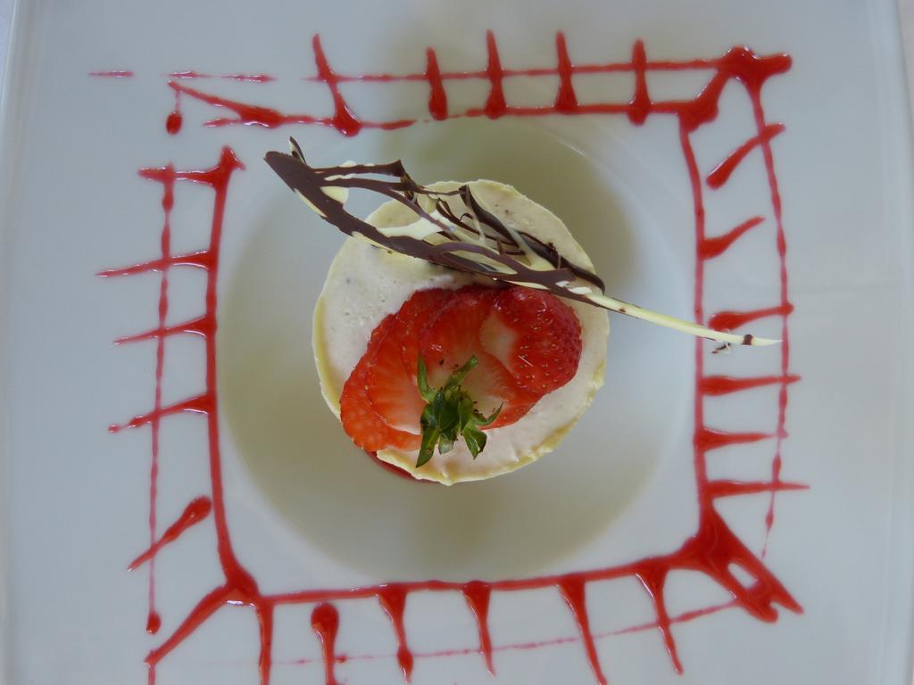 Hotel Lou Caleu Restaurant Le Rocher Des Abeilles Saint-Martin-de-Castillon Exteriér fotografie
