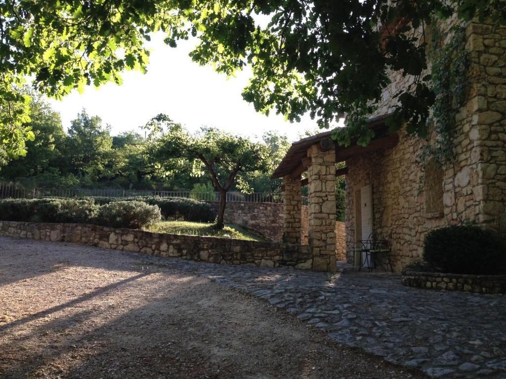 Hotel Lou Caleu Restaurant Le Rocher Des Abeilles Saint-Martin-de-Castillon Exteriér fotografie